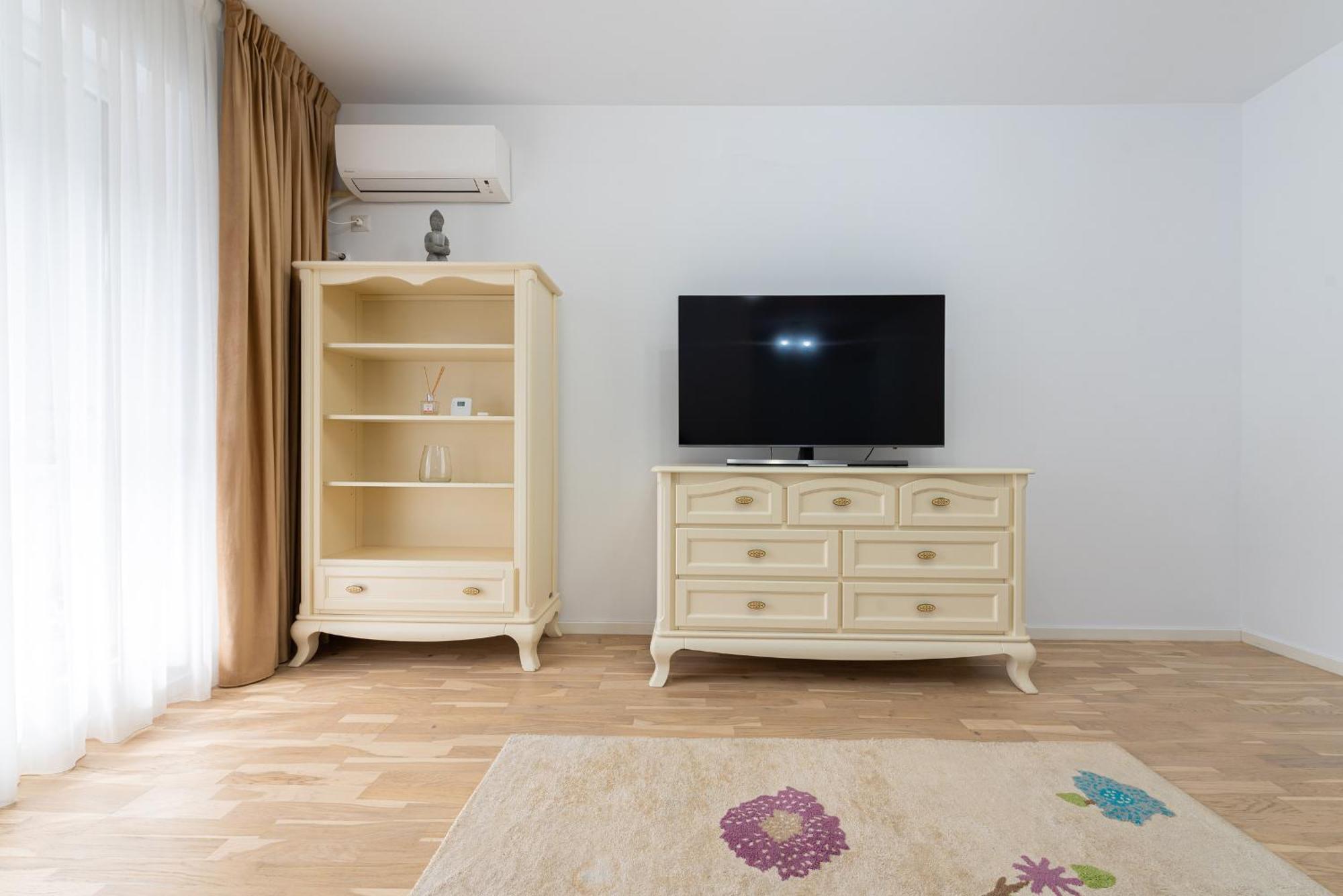 Ines - Modern 2Br Apartment With Garden Views Bucharest Exterior photo